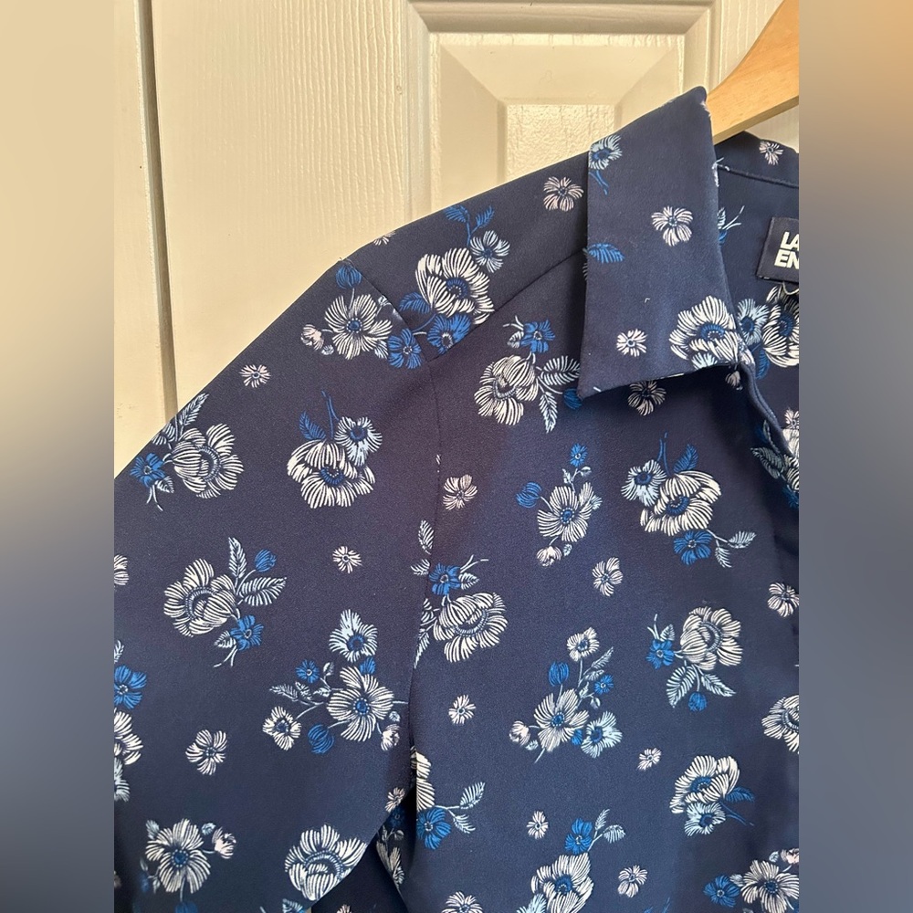 Chase Bank Lands End Top Shirt Navy Floral Sz Medium - Picture 6 of 9